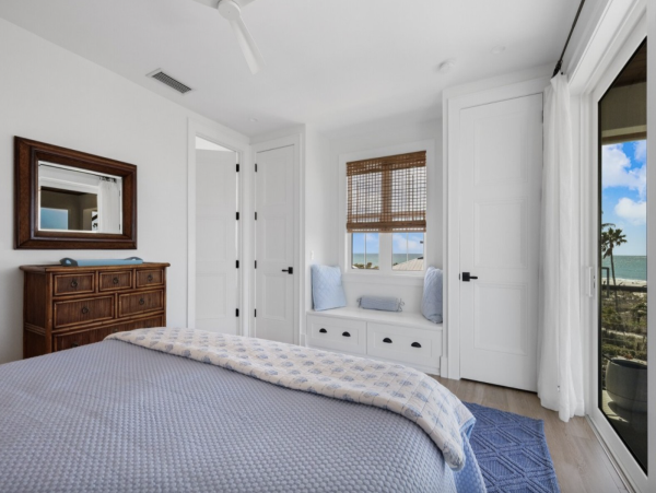 Beachside Four Bedrooms Vacation Home in Anna Maria